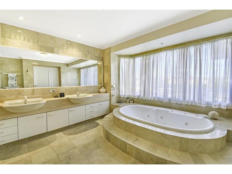 14 Buccaneer Court, Paradise Waters QLD 4217