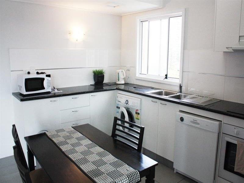 34 Hanlan Street, Surfers Paradise QLD 4217