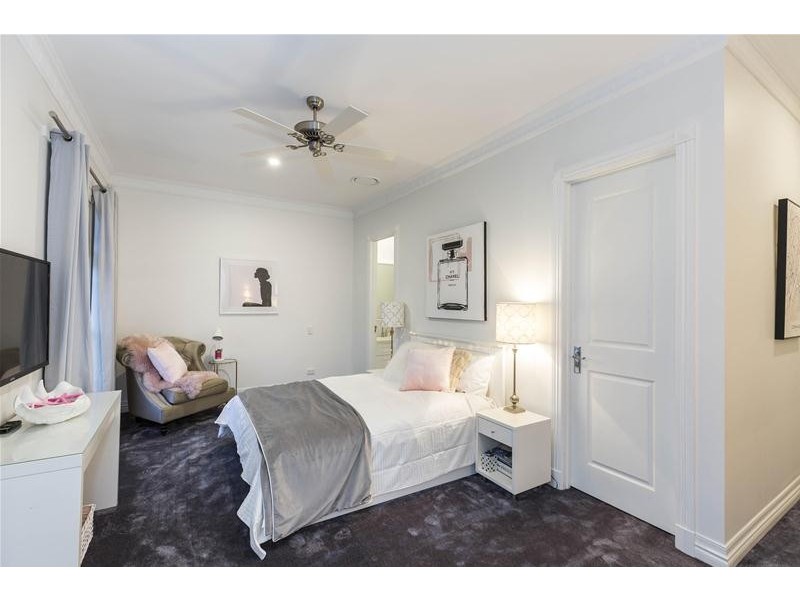 31 Buccaneer Court, Paradise Waters QLD 4217