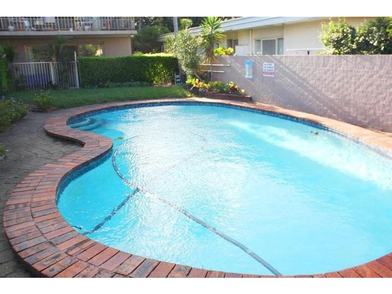 2/8 Weemala Street, Chevron Island QLD 4217