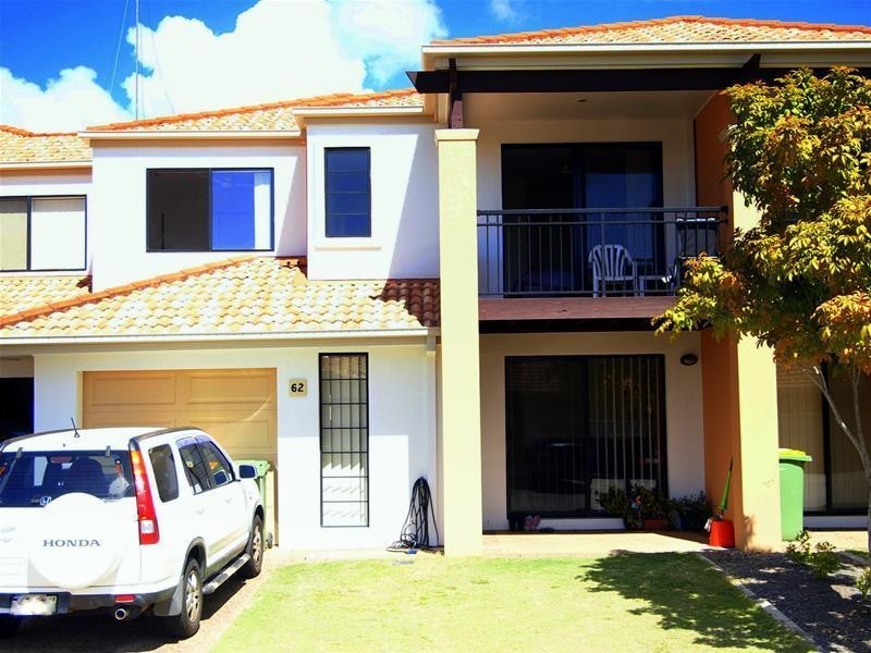 302 Christine Avenue “Lakeside on Varsity”, Varsity Lakes QLD 4227