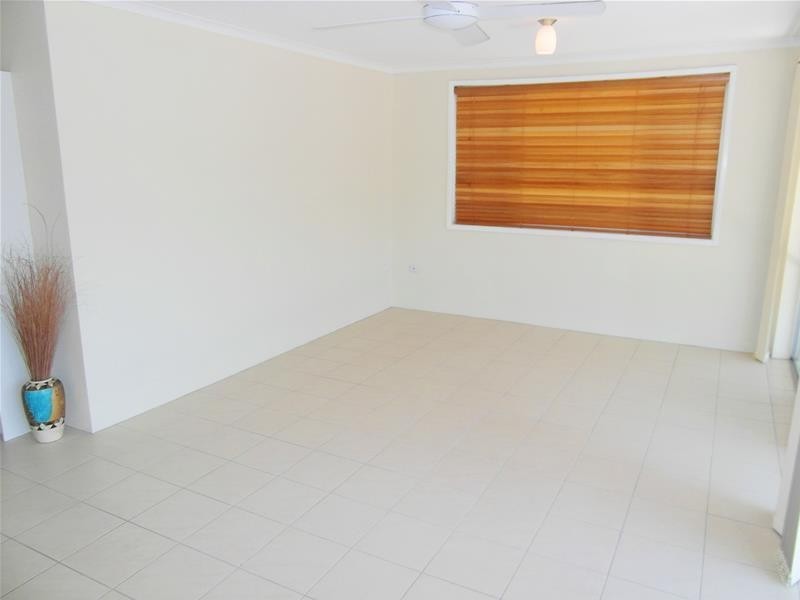 27 Leonard Avenue, Surfers Paradise QLD 4217