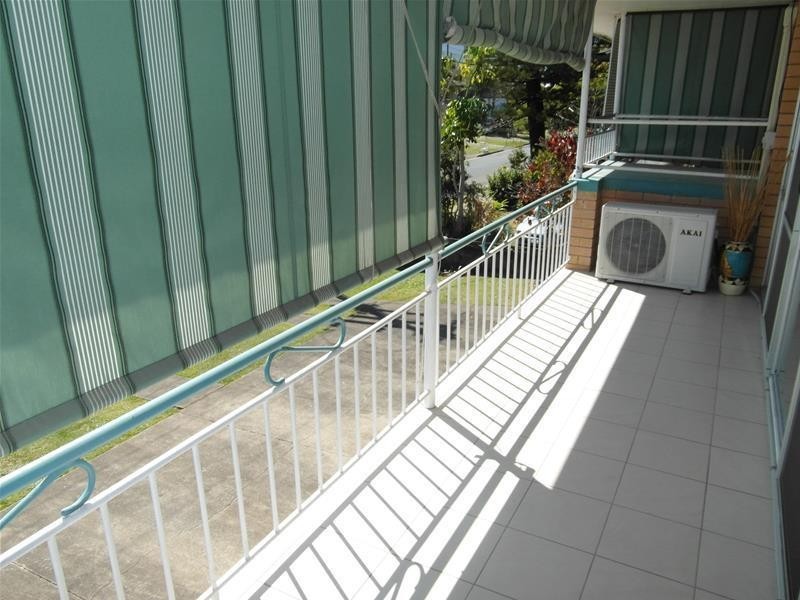 27 Leonard Avenue, Surfers Paradise QLD 4217