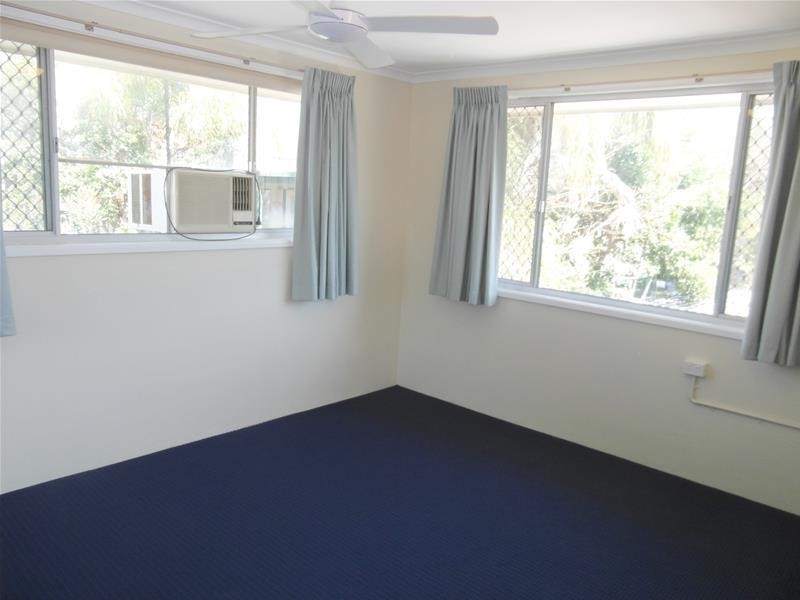 27 Leonard Avenue, Surfers Paradise QLD 4217