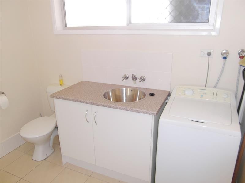 27 Leonard Avenue, Surfers Paradise QLD 4217