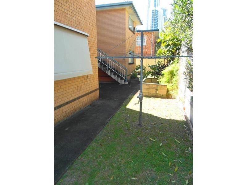 27 Leonard Avenue, Surfers Paradise QLD 4217