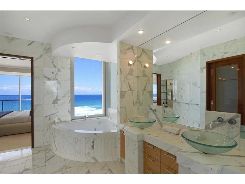 9 ‘Platinum on the Beach’ 1 Markwell Avenue, Surfers Paradise QLD 4217