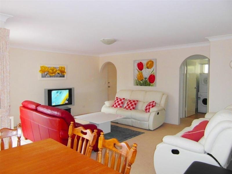 8/4 Fern Street, Surfers Paradise QLD 4217