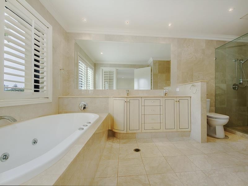 13 Seafarer Court, Paradise Waters QLD 4217