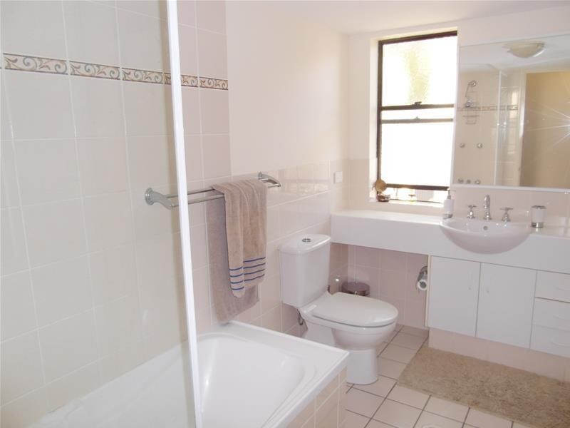 4 Acacia Avenue, Budds Beach,, Surfers Paradise QLD 4217