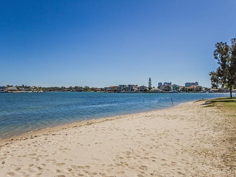 4 Acacia Avenue, Budds Beach,, Surfers Paradise QLD 4217