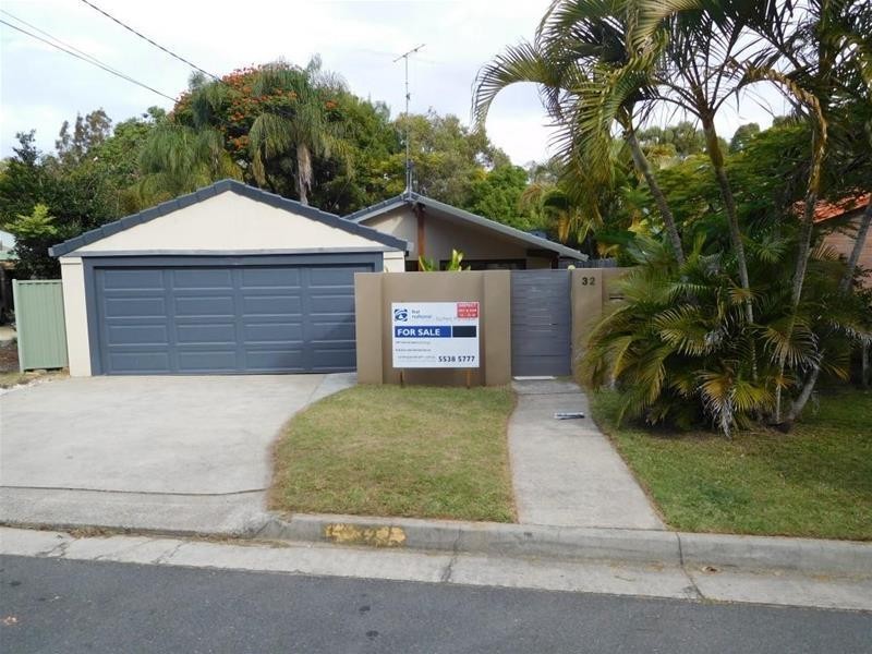 32 Golden Crescent, Southport QLD 4215