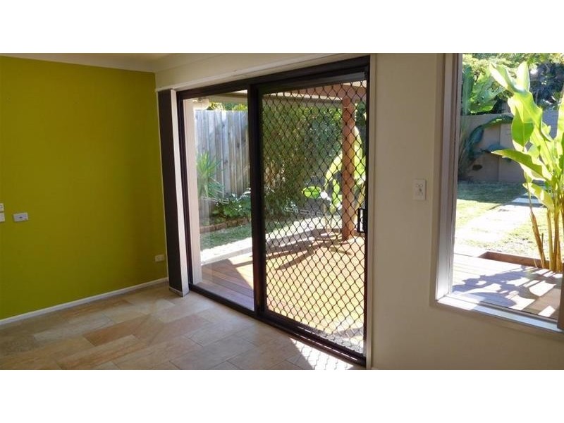 32 Golden Crescent, Southport QLD 4215