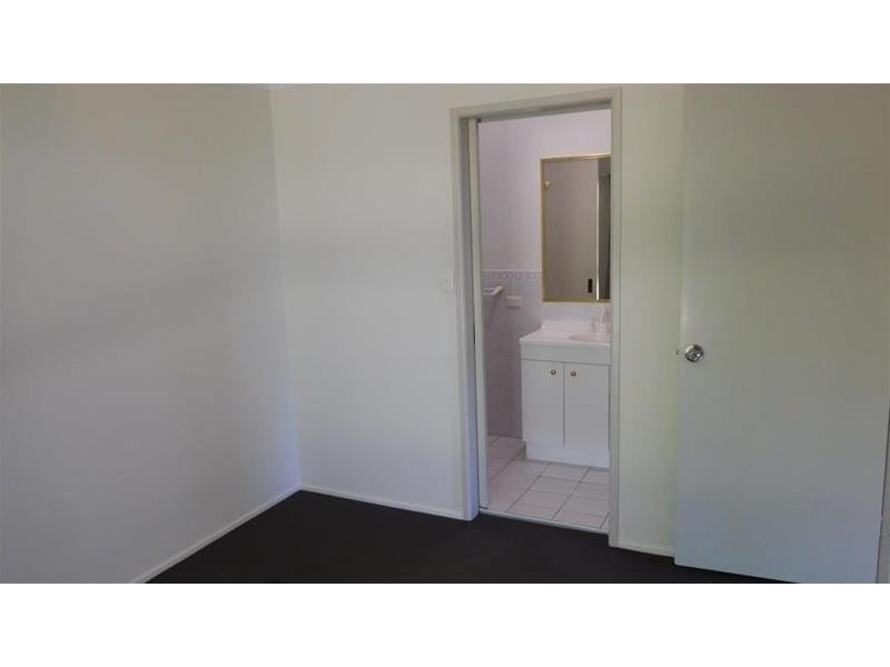 32 Golden Crescent, Southport QLD 4215