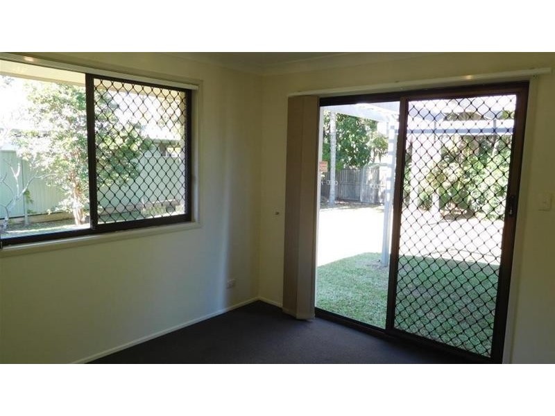 32 Golden Crescent, Southport QLD 4215