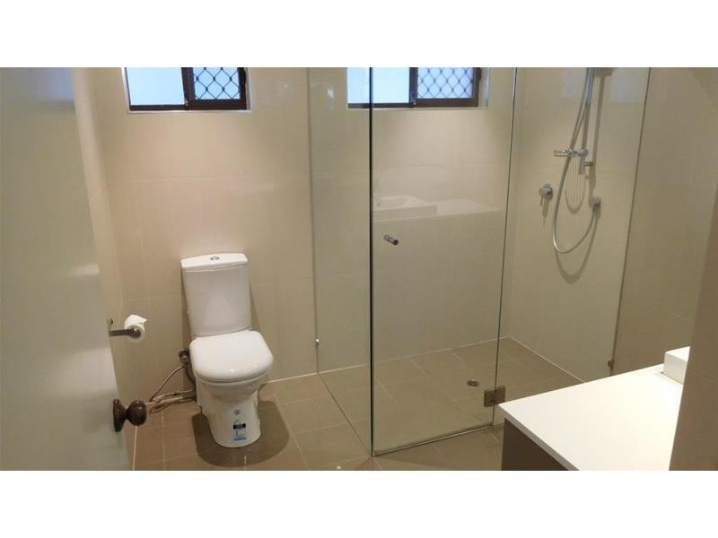 32 Golden Crescent, Southport QLD 4215