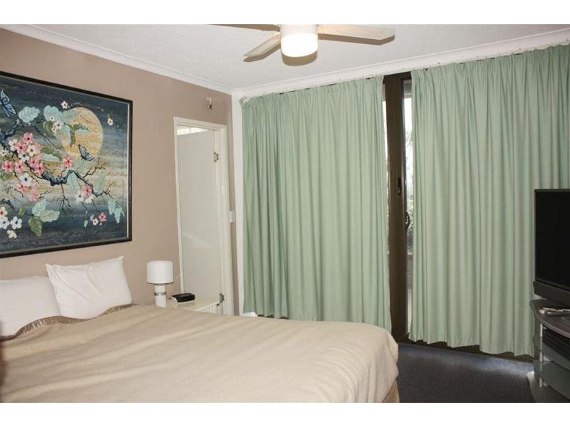 204/7-9 Trickett Street, Surfers Paradise QLD 4217