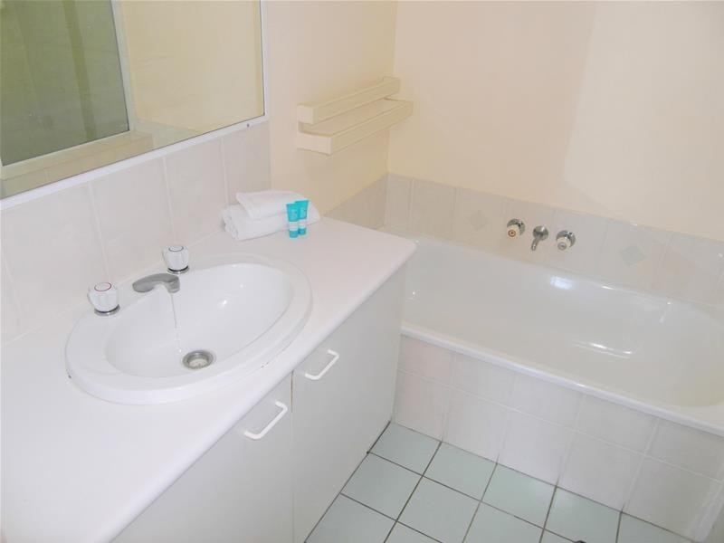 35 Palm Avenue “Bay Lodge” Budds Beach, Surfers Paradise QLD 4217