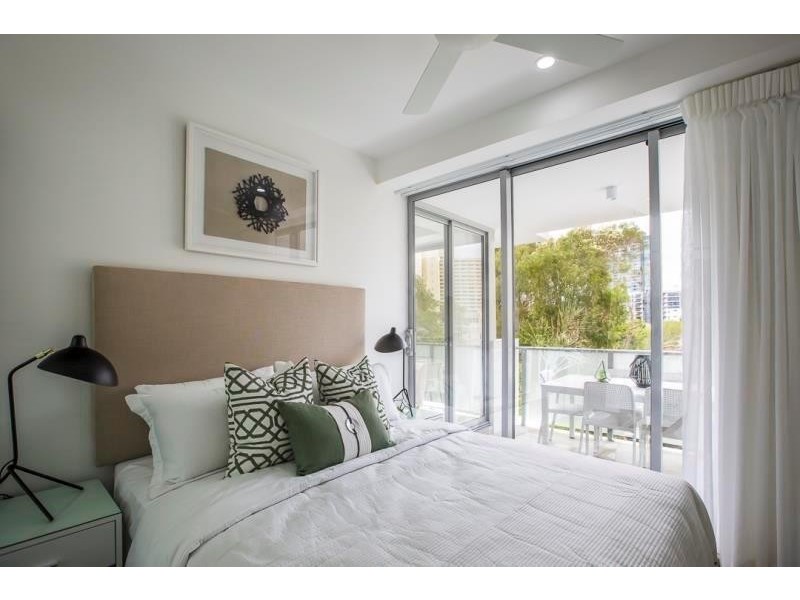 404/30 Brighton Parade, Southport QLD 4215