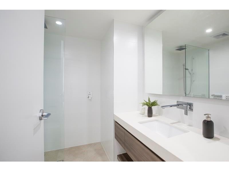 404/30 Brighton Parade, Southport QLD 4215