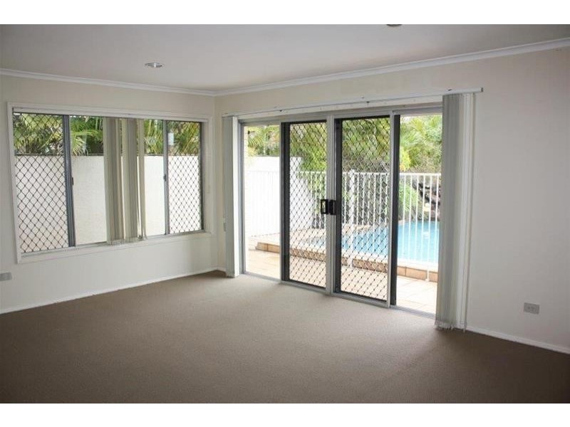 30 Brindisi Avenue, Isle Of Capri QLD 4217