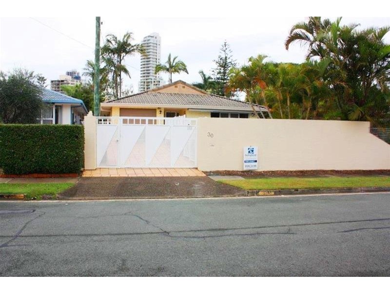 30 Brindisi Avenue, Isle Of Capri QLD 4217