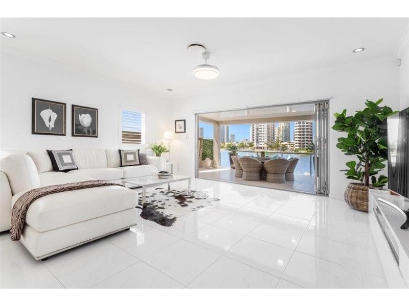 2/45 Stanhill Drive, Surfers Paradise QLD 4217