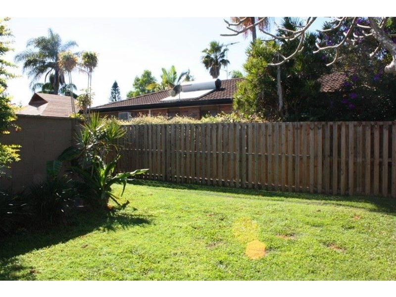 2/33 Kalimna Drive, Broadbeach Waters QLD 4218