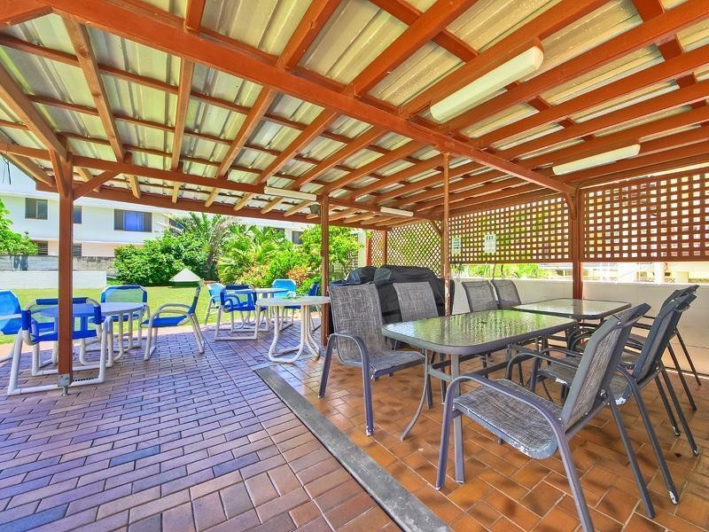 26 The Esplanade ‘Grosvenor’, Surfers Paradise QLD 4217