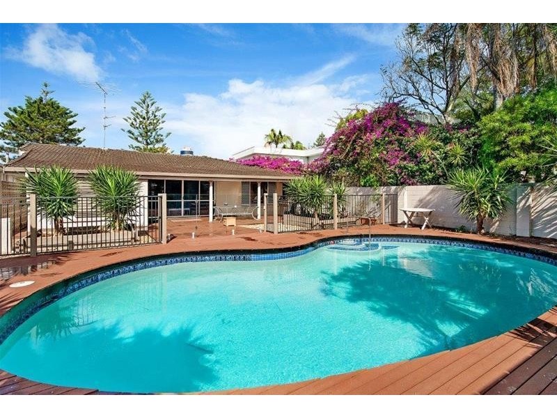 49 Amalfi Drive, Isle Of Capri QLD 4217