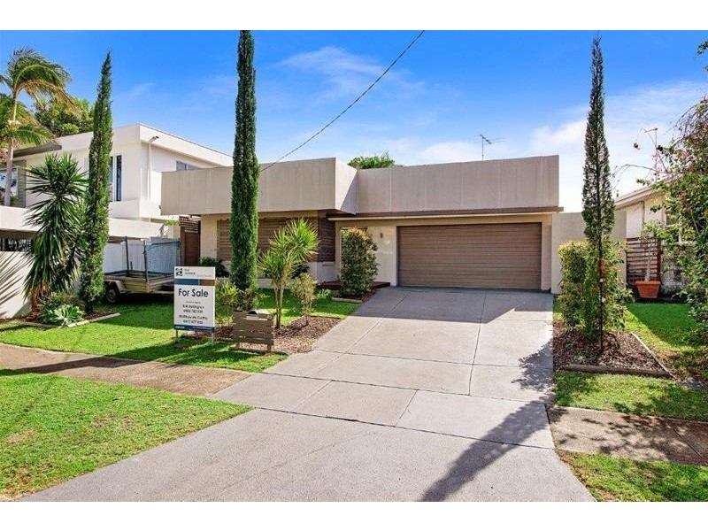 49 Amalfi Drive, Isle Of Capri QLD 4217