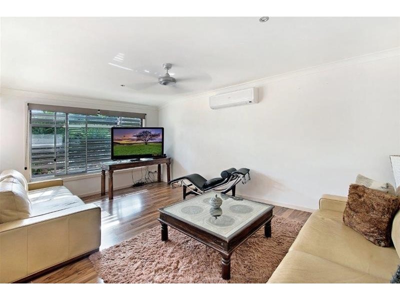 49 Amalfi Drive, Isle Of Capri QLD 4217