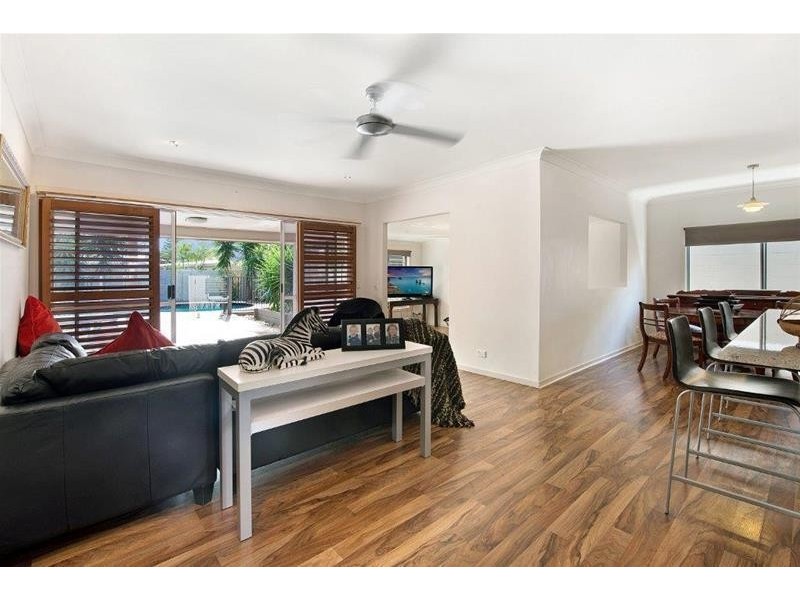 49 Amalfi Drive, Isle Of Capri QLD 4217