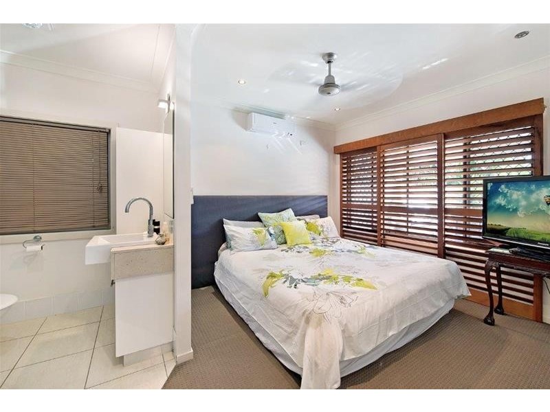49 Amalfi Drive, Isle Of Capri QLD 4217