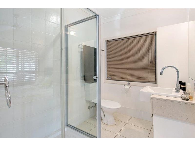 49 Amalfi Drive, Isle Of Capri QLD 4217