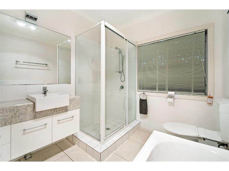 49 Amalfi Drive, Isle Of Capri QLD 4217