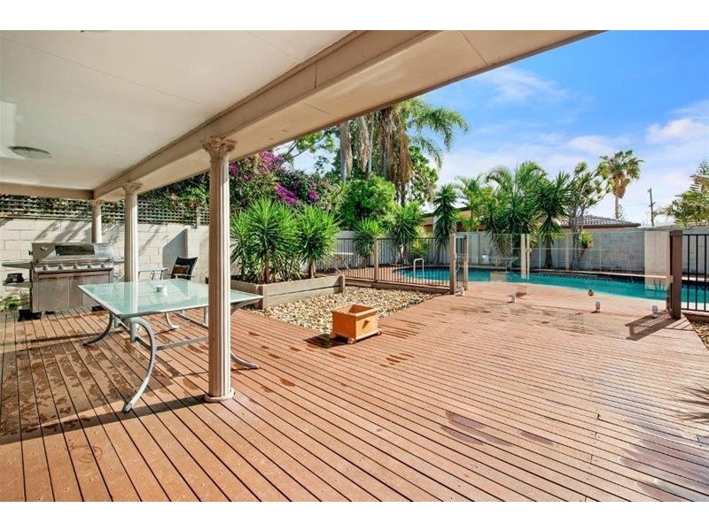 49 Amalfi Drive, Isle Of Capri QLD 4217