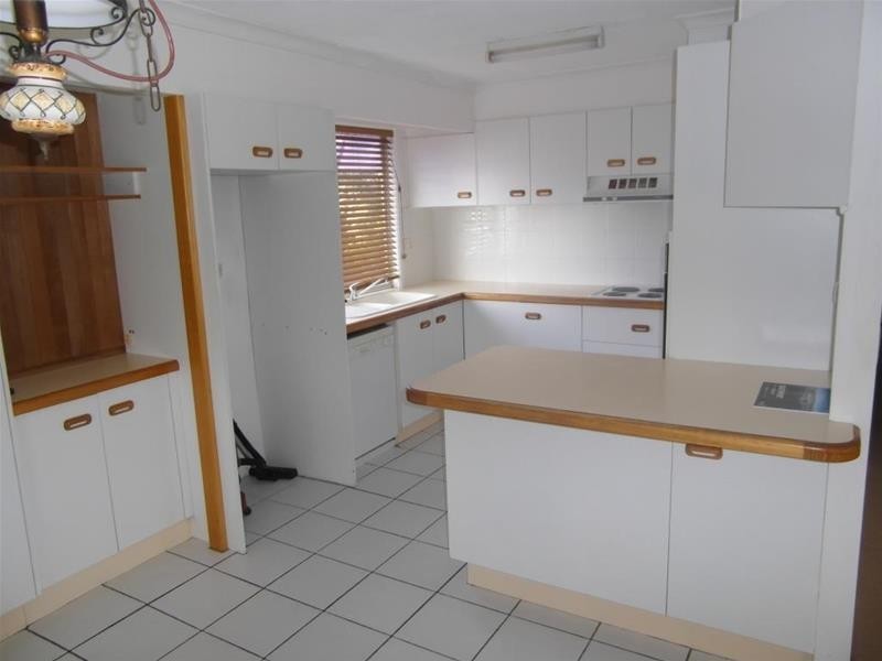 15  Gurrah Avenue, Southport QLD 4215