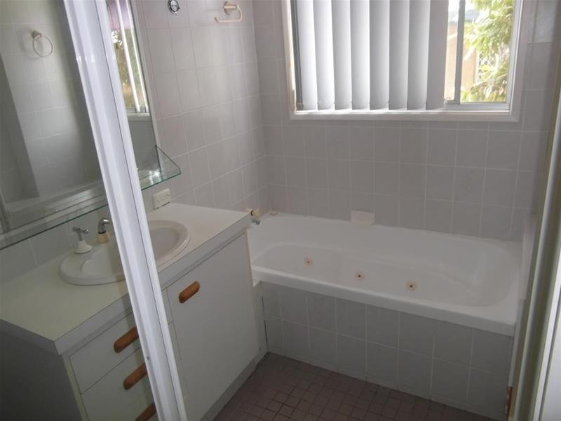 15  Gurrah Avenue, Southport QLD 4215