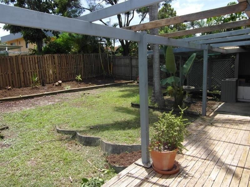 15  Gurrah Avenue, Southport QLD 4215