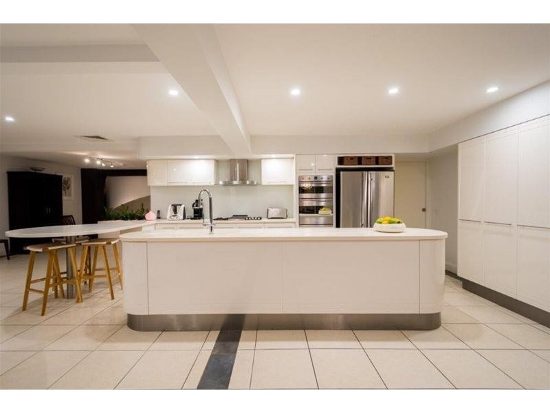 5 Donegal Crescent, Sorrento QLD 4217