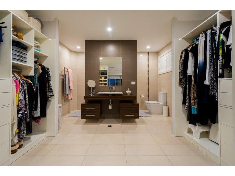 5 Donegal Crescent, Sorrento QLD 4217