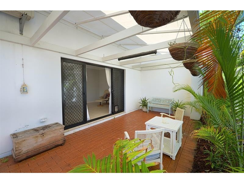 6 Crombie Avenue, Surfers Paradise QLD 4217