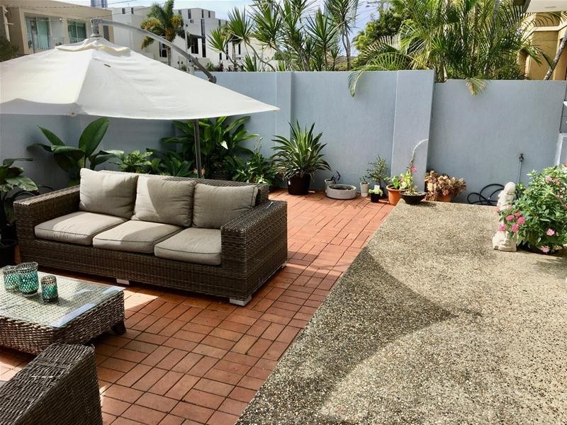 10 Vespa Crescent, Surfers Paradise QLD 4217