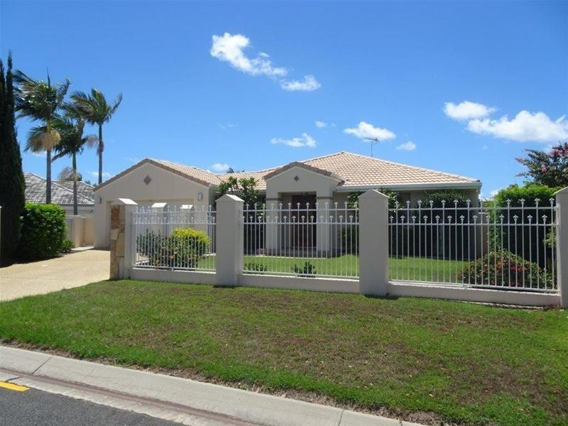 18 Christa Way, Benowa Waters QLD 4217