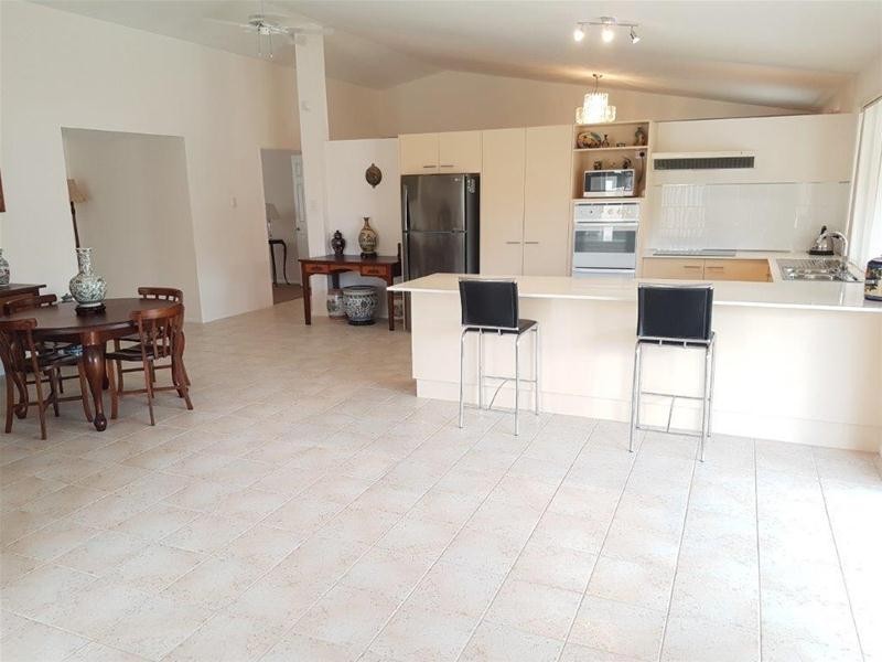 18 Christa Way, Benowa Waters QLD 4217