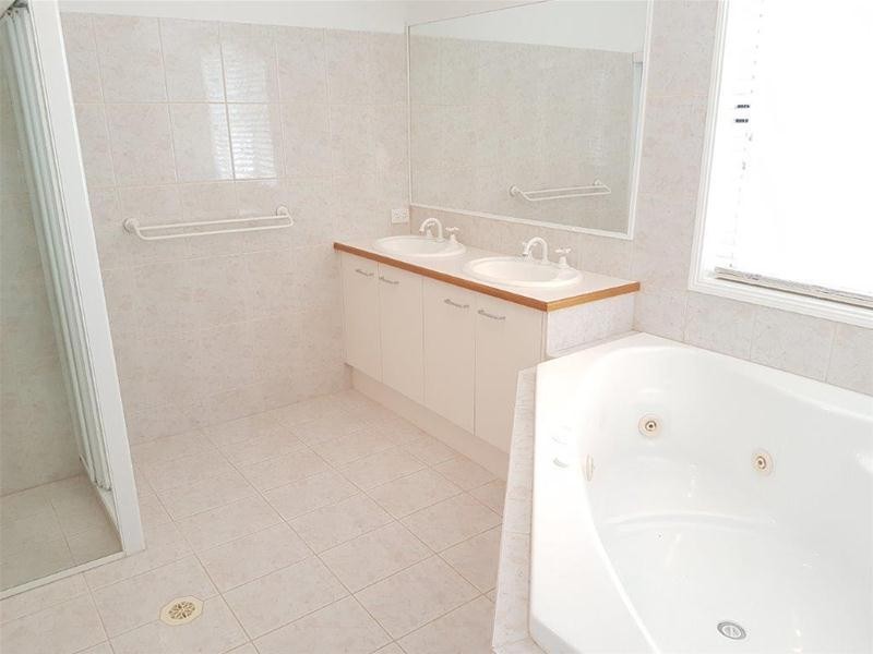 18 Christa Way, Benowa Waters QLD 4217