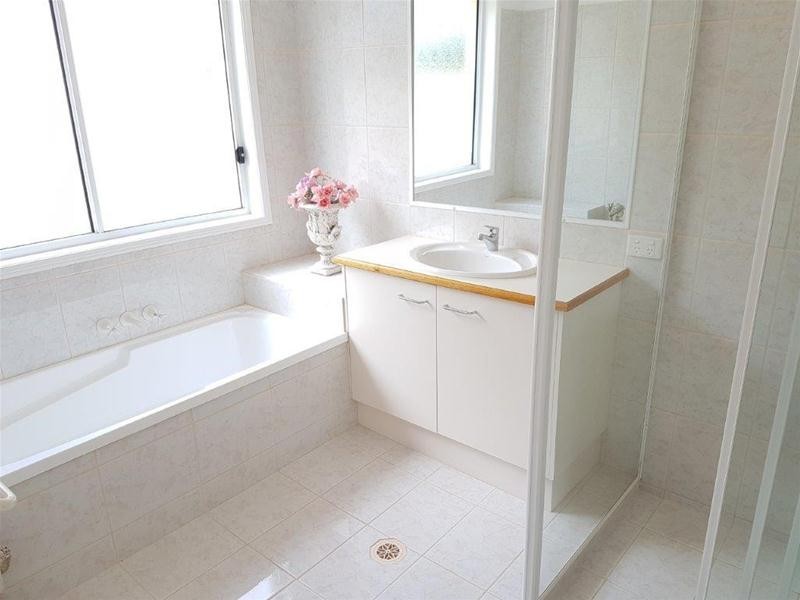 18 Christa Way, Benowa Waters QLD 4217