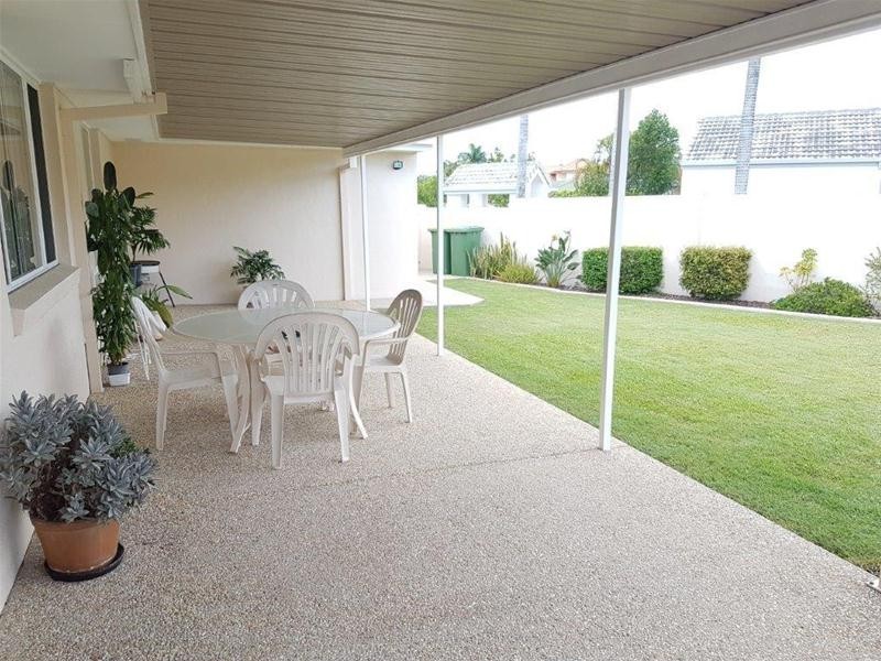 18 Christa Way, Benowa Waters QLD 4217