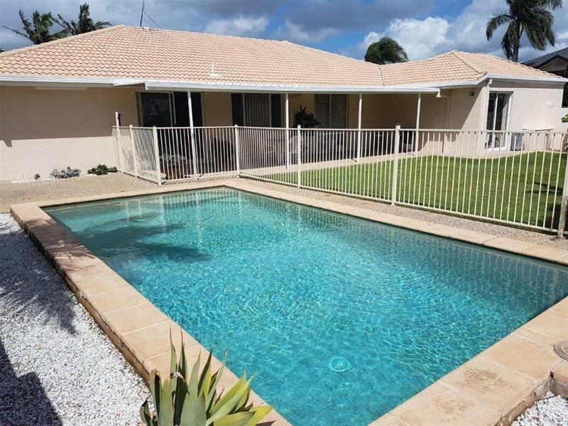 18 Christa Way, Benowa Waters QLD 4217